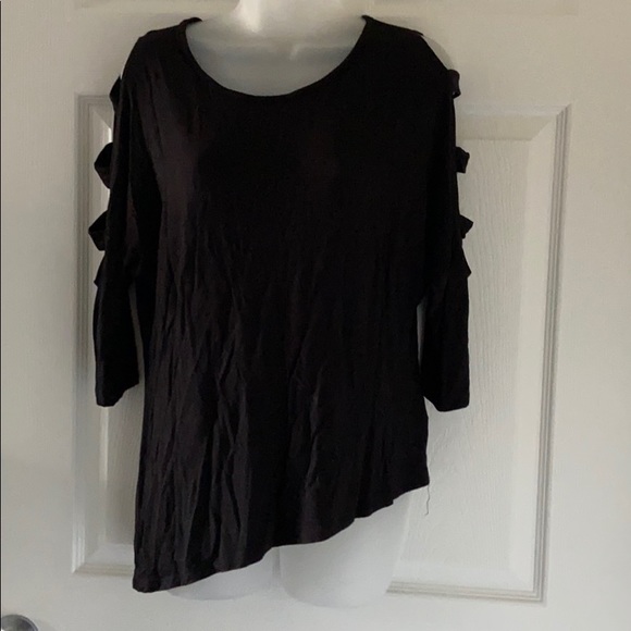 Asymmetrical hem cut out sleeve top - Picture 1 of 2